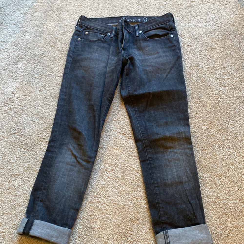Chip and pepper Women's faded black jeans . Low rise size 26